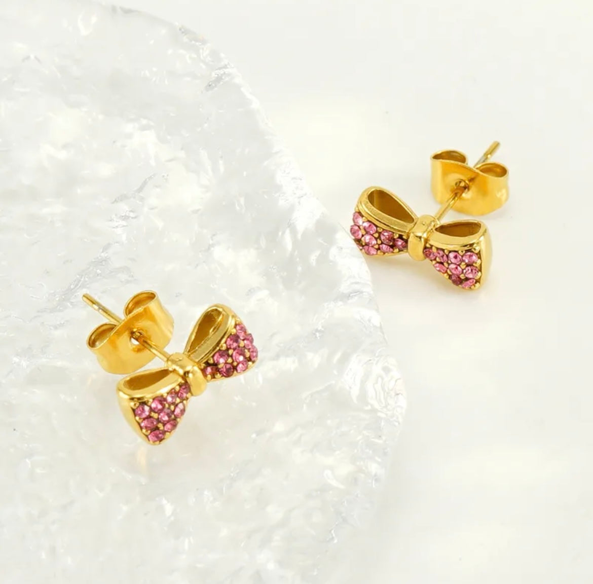 Mini bow stud