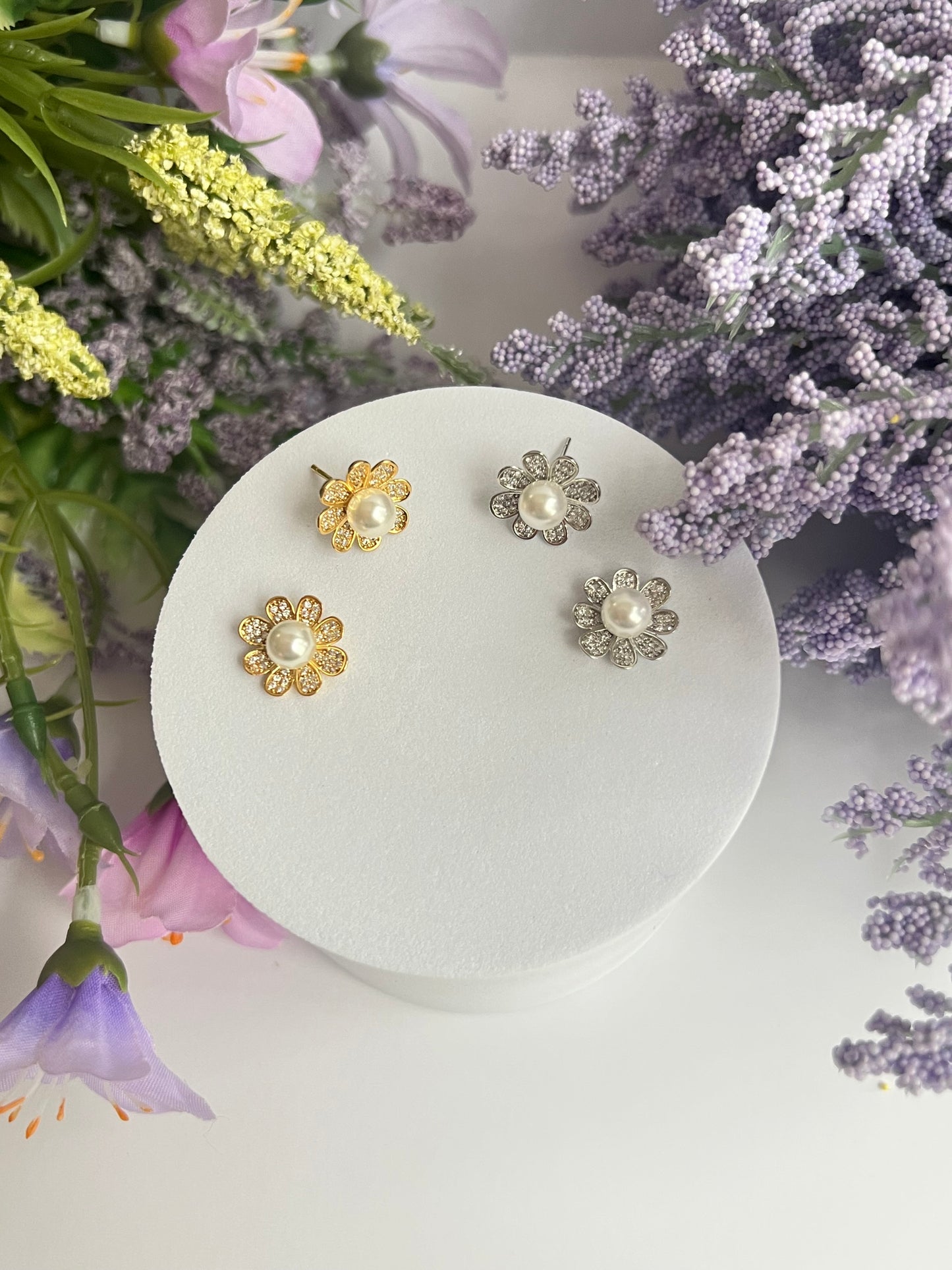 Daisy Stud