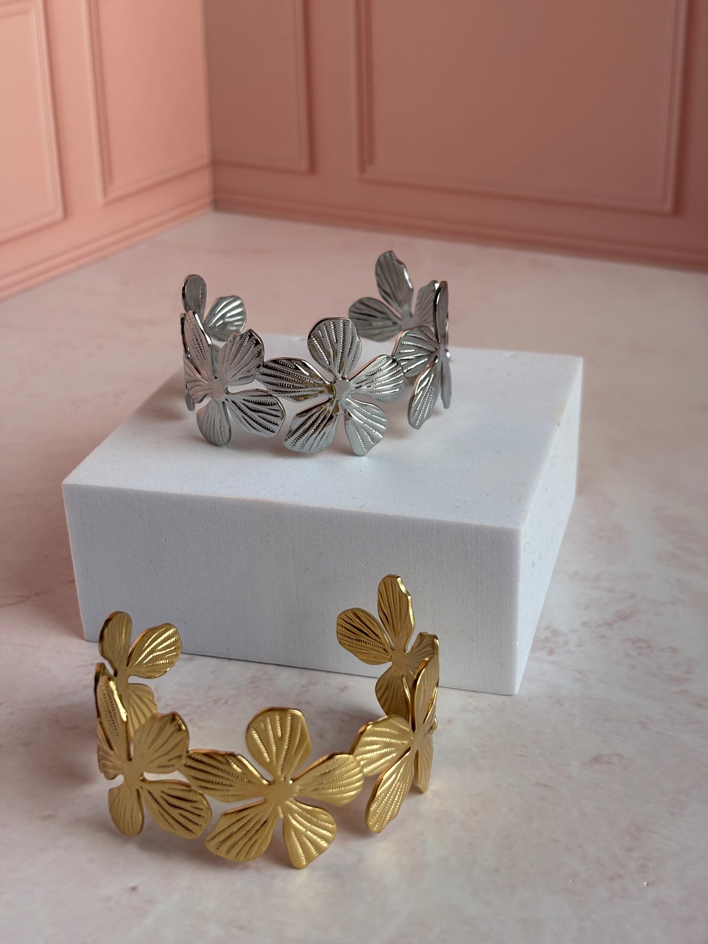 Statement spring bangle