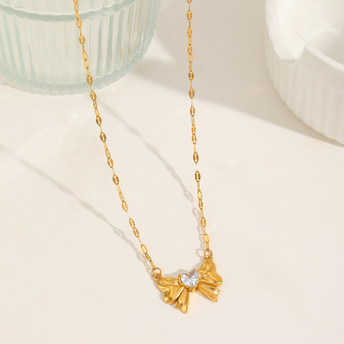 Bow necklace
