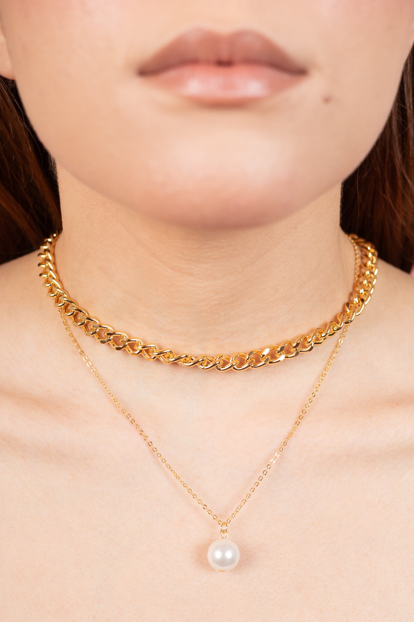 Dainty pearl necklace (gold)