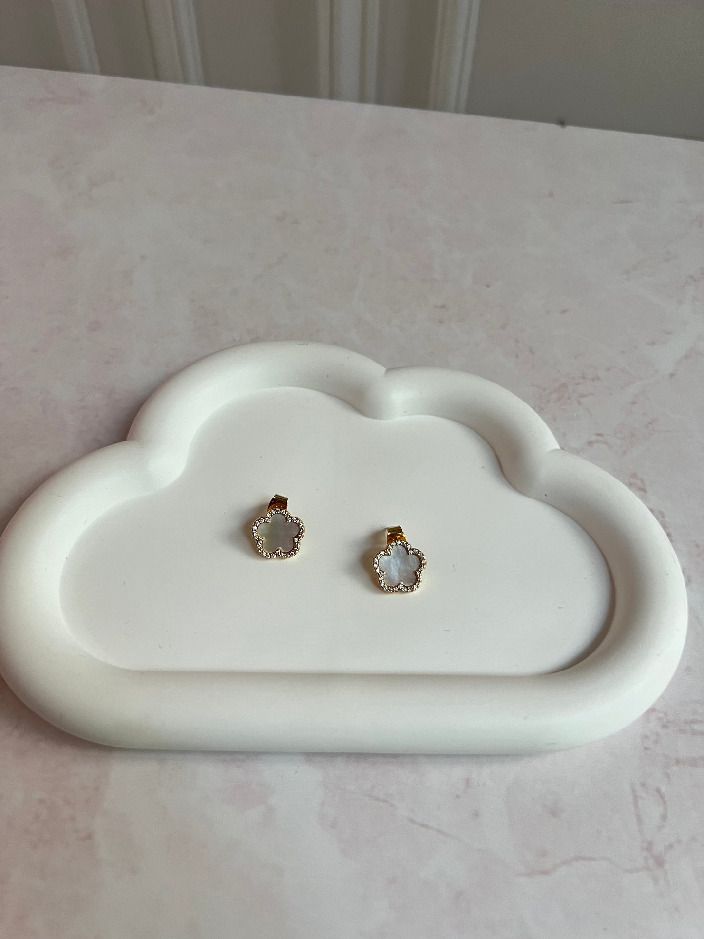 White Van Stud Earring #044