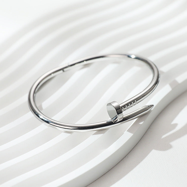 Clavo sleek bracelet