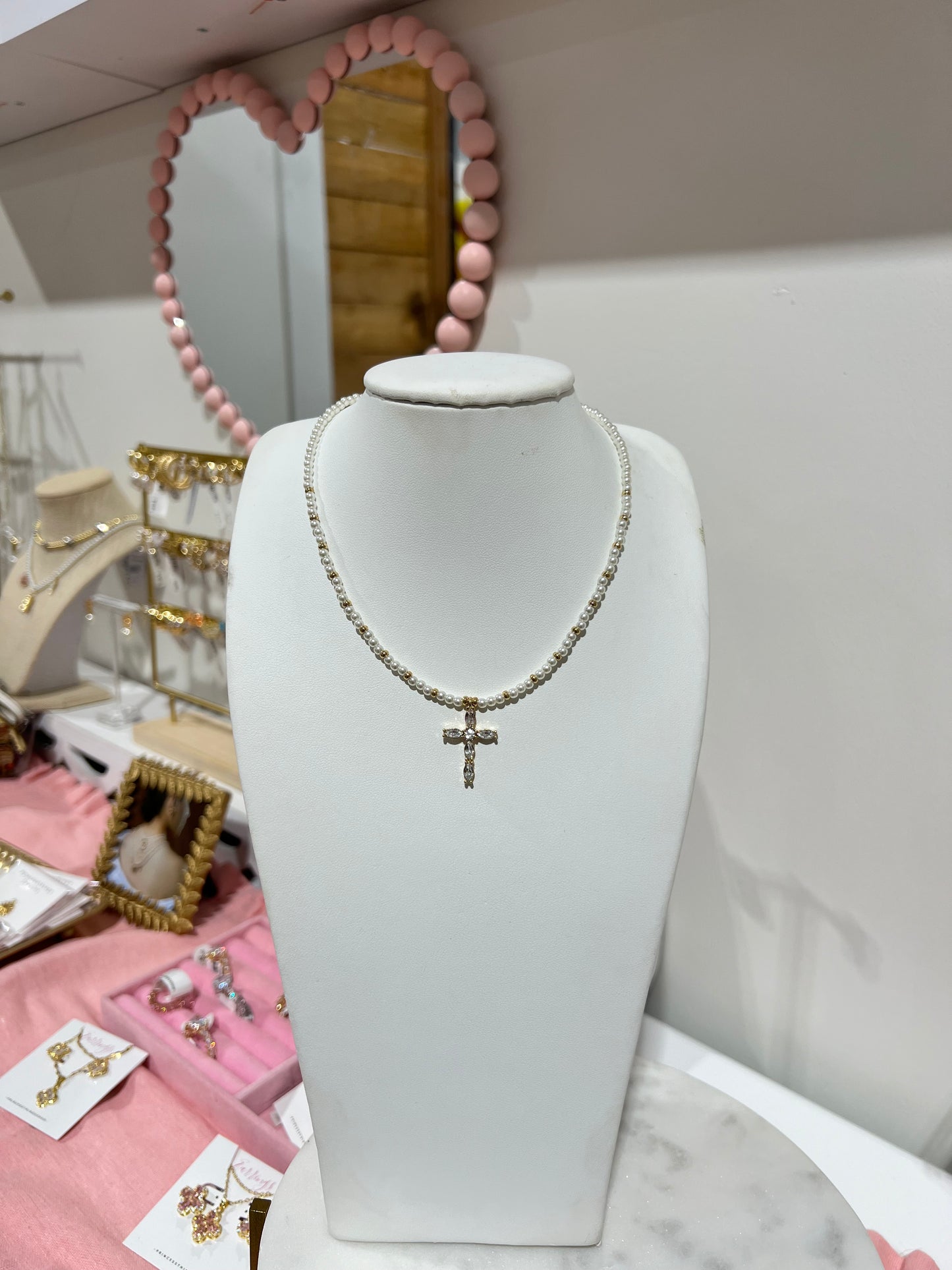 Cruz pearl necklace