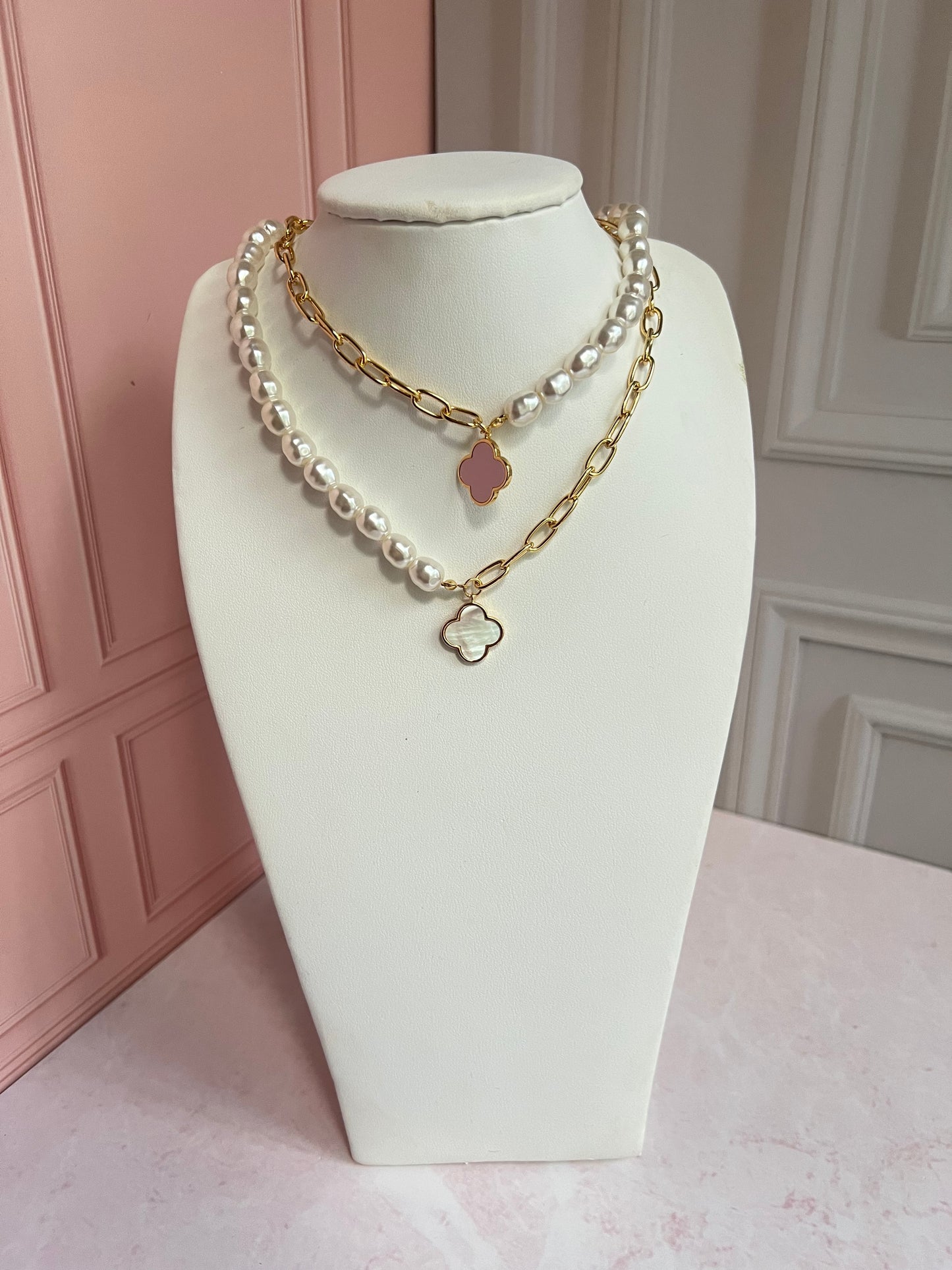 Clover pink necklace