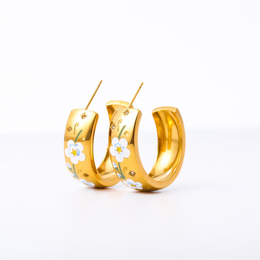 Nikole Hoops
